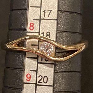 💍 Simple Gold Ring with Small White Stone